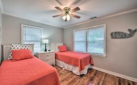 Beaufort Home With Porch, 4 Mi From Downtown!